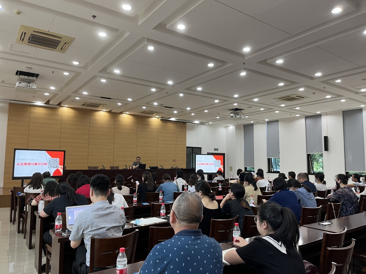 南浔区科技局多措并举打出助企纾困“组合拳”