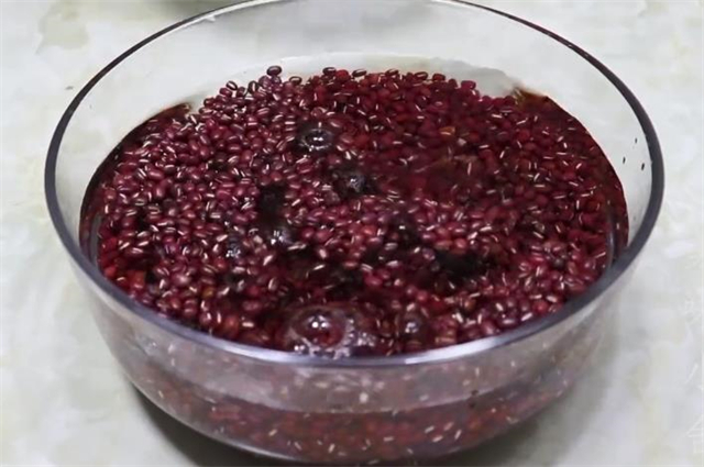 教你在家自制红豆沙馅，没有任何添加剂，香甜细腻又好吃
