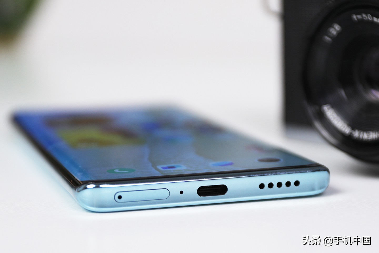 vivo S15 Pro图赏：双曲面设计 给你“盛夏”中的一丝清凉