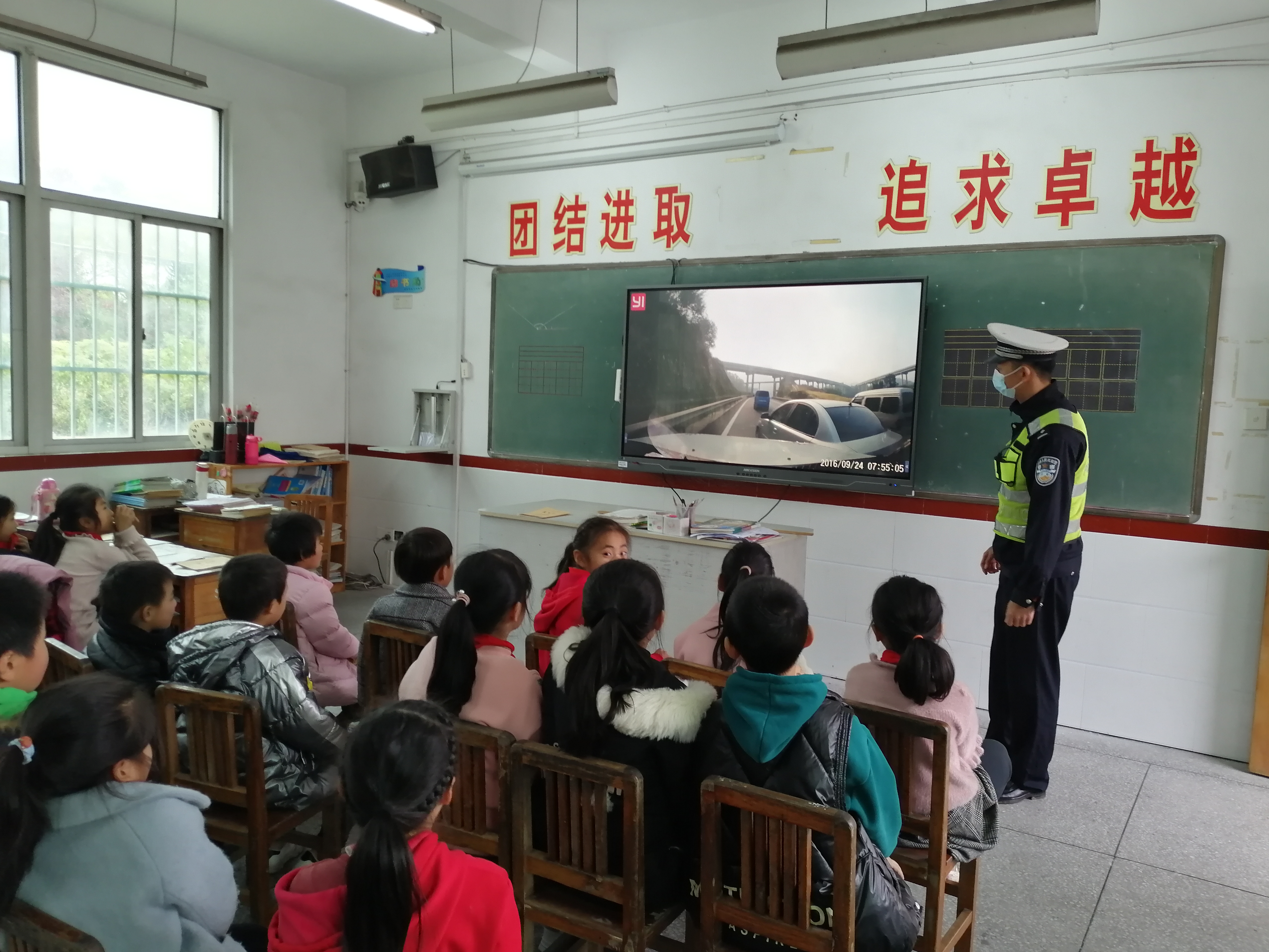 莆田埭头后郑小学:交通安全知识宣传活动(图1)