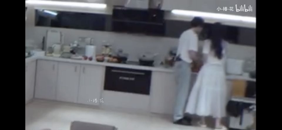 恋与偶像第二季在线观看(不是恋综也有cp磕？笨蛋美女和年下奶狗，尹浩宇孟子义甜疯了？)