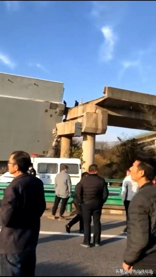 超载400%！湖北鄂州一桥梁侧翻致4死8伤，3名死者为养护工人
