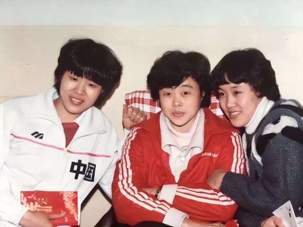 世界杯女排员工（张蓉芳：悲壮的排球生涯有泪水，因丈夫胡进遭非议）