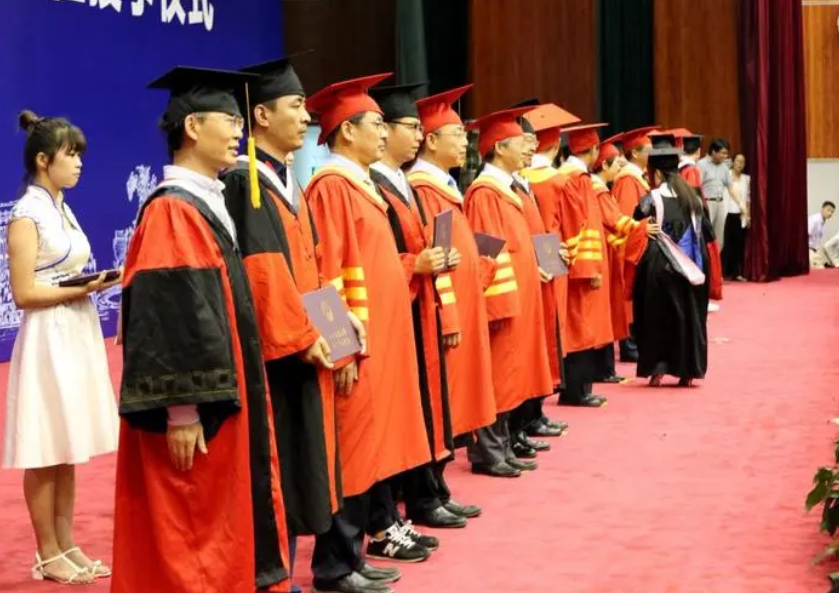 浙大博士答辩现场火了，看评论区各种跑偏：本科生杞人忧天了