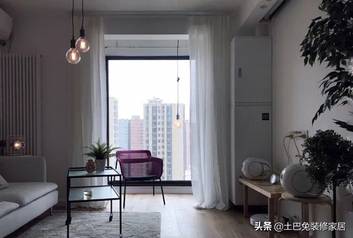 小两口爆改65m²小两房，内嵌冰箱、整墙储物、大落地窗，强！大