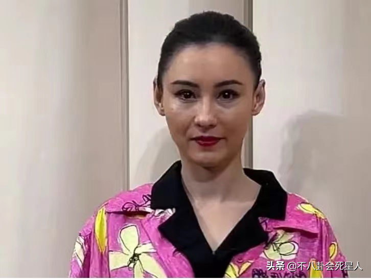 浮肿、油光、松弛，这些中年女神的生图，让我看到了人间的真实