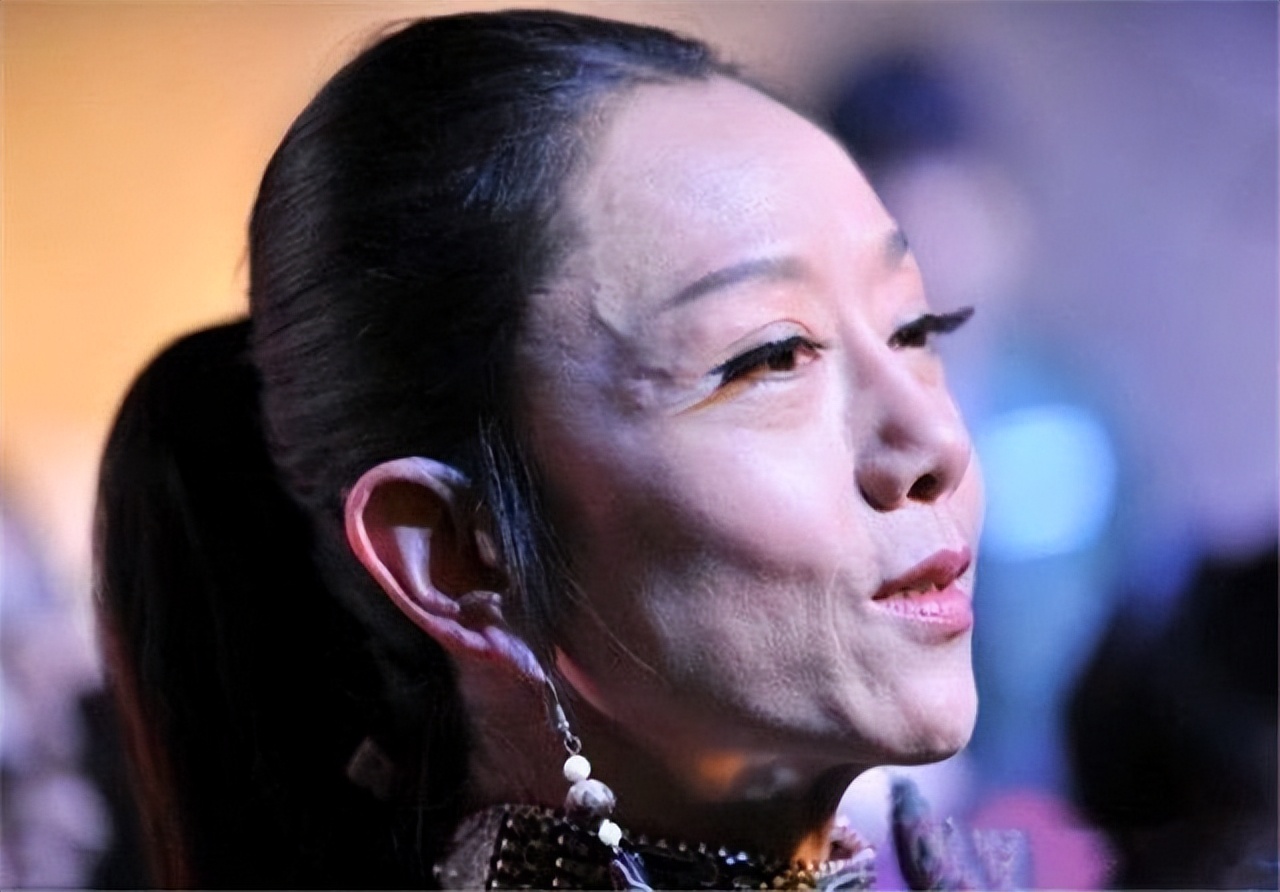 哪有什么“不老女神”，离开百万修图师，这些女明星的脸全露馅了