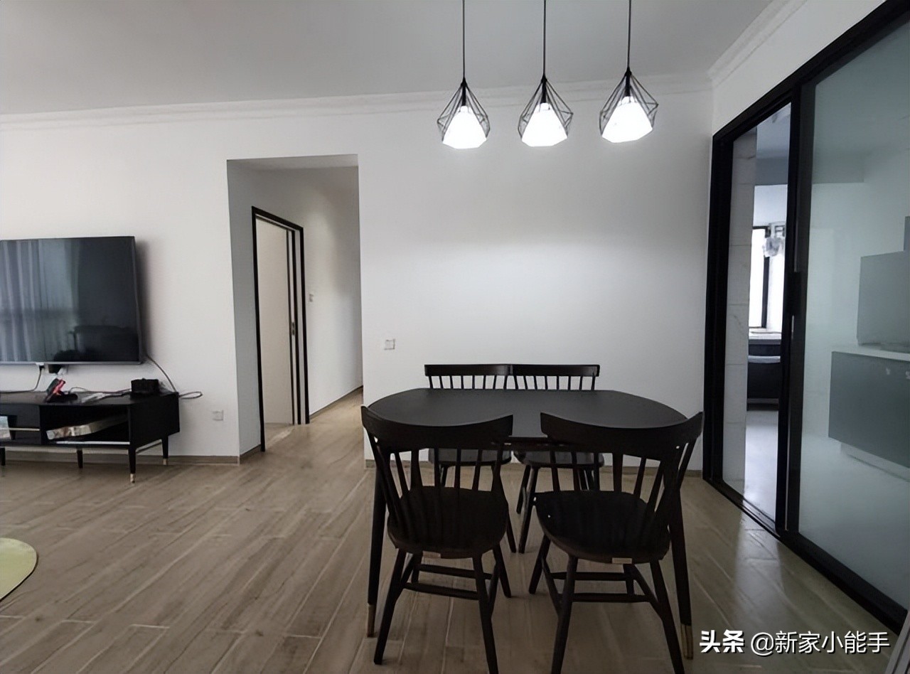 这是我见过最极简装修，效果很耐看，阳台放浴缸泡澡，谁见过？