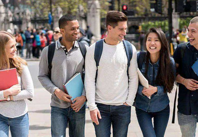 浙江大学美女校花走红，长相媲美“赫本”，在校生：心动的感觉