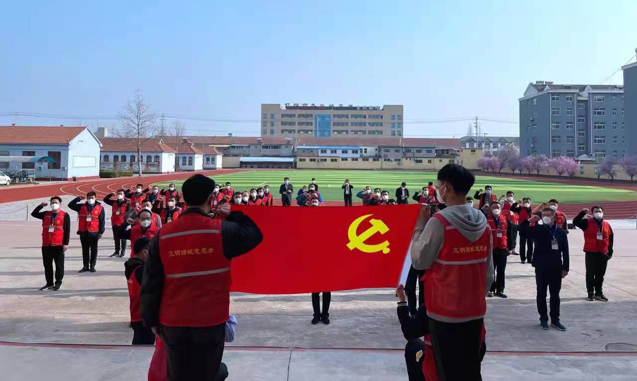 一个角色转变、两天创出队歌、三天一箱汽油、每天徒步四万