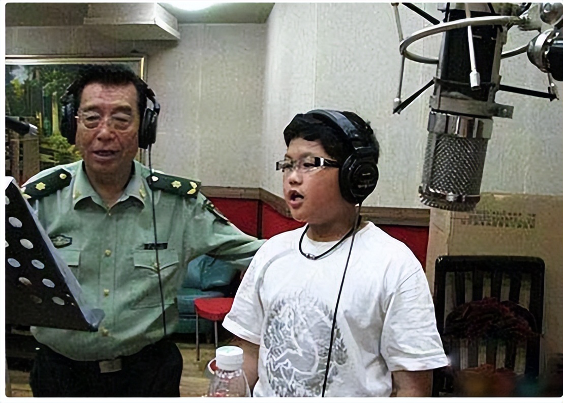 李双江长子李贺:弟弟李天一入狱后,他不计前嫌照顾父亲和继母