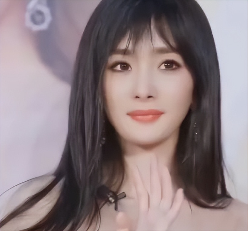 杨幂的刘海造型