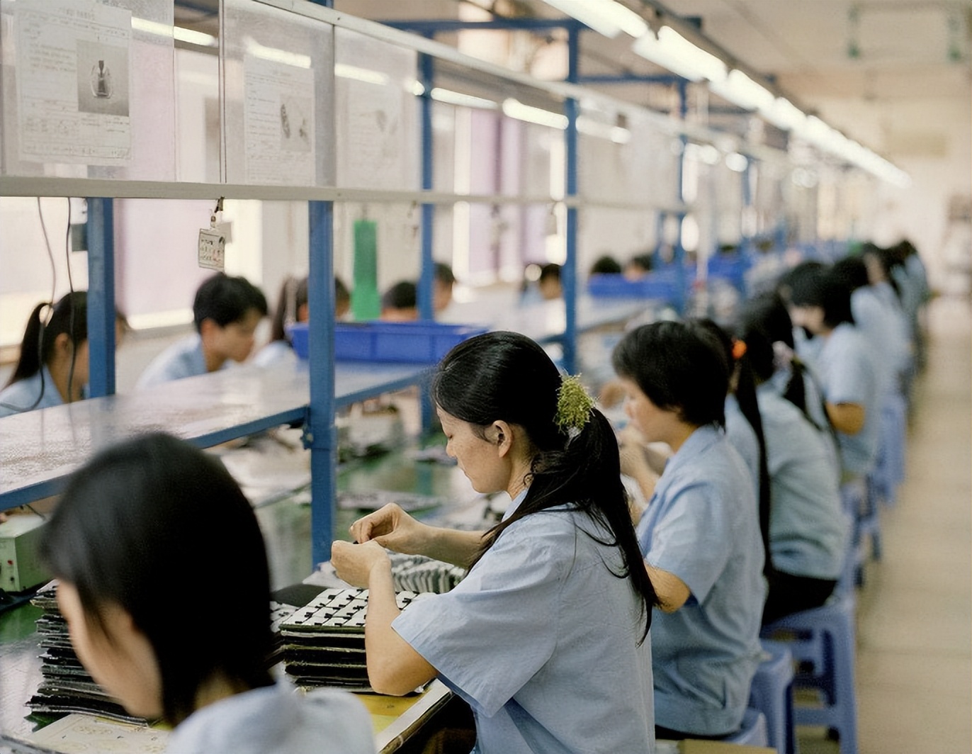 从中国搬迁到越南，直接带走整条生产线，苹果此举有何深意？