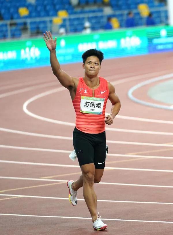 上初中时,苏炳添的老师喜欢留下成绩差一些的同学留堂补课,成绩不理想