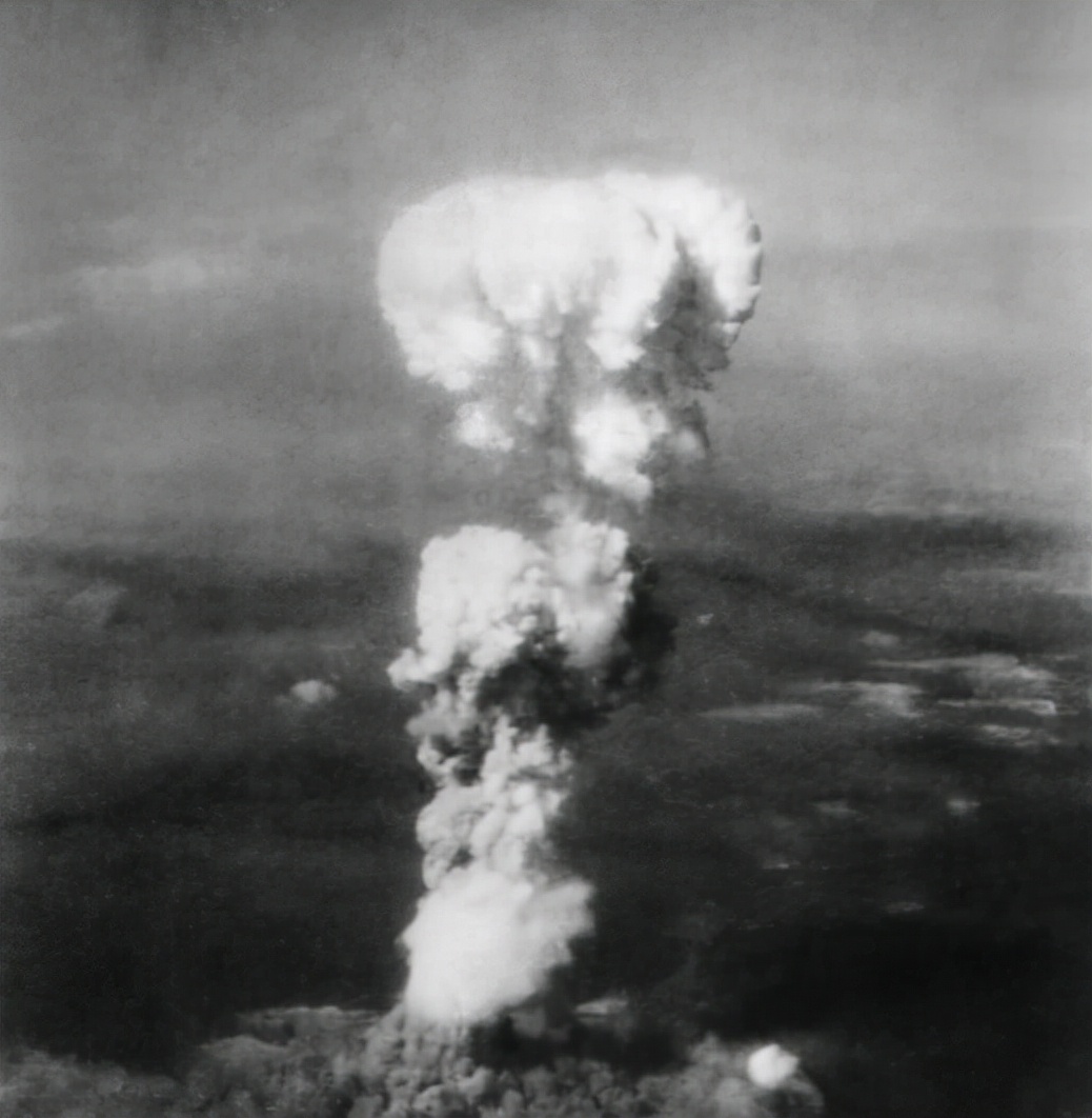 原子弹爆炸时，跳进水里能“保命”吗？日本人用亲身试验得出答案