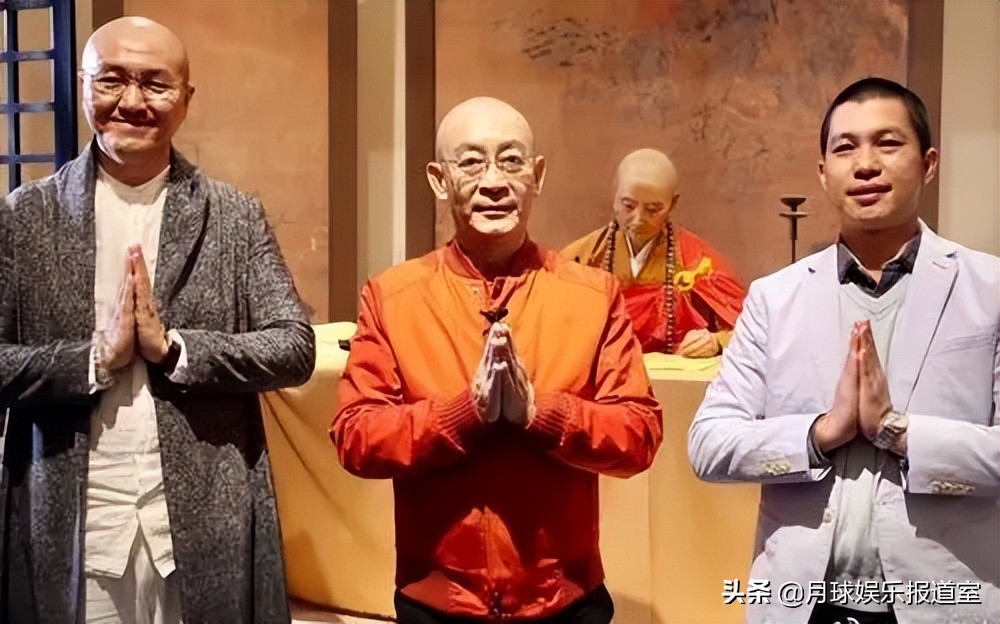 六小龄童晒照庆祝结婚34周年，63岁老当益壮，神采奕奕