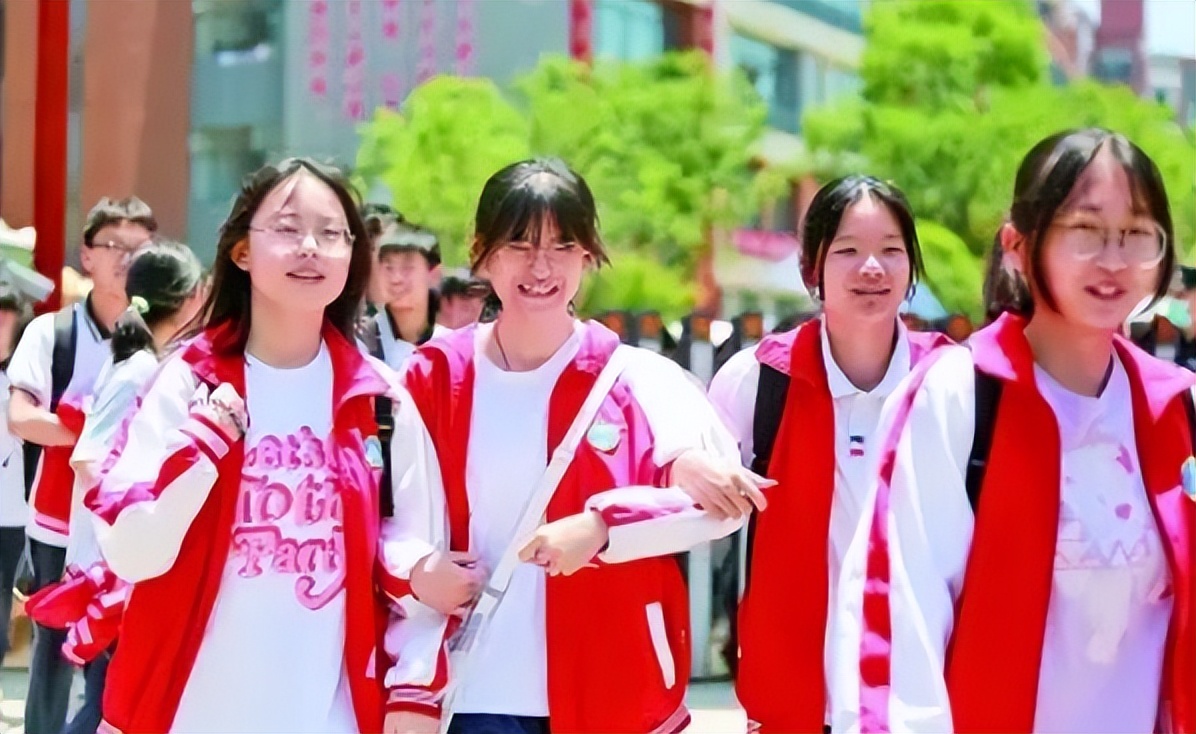 高考时间出炉，多地改变高考时间，不少家长都很担忧学生成绩