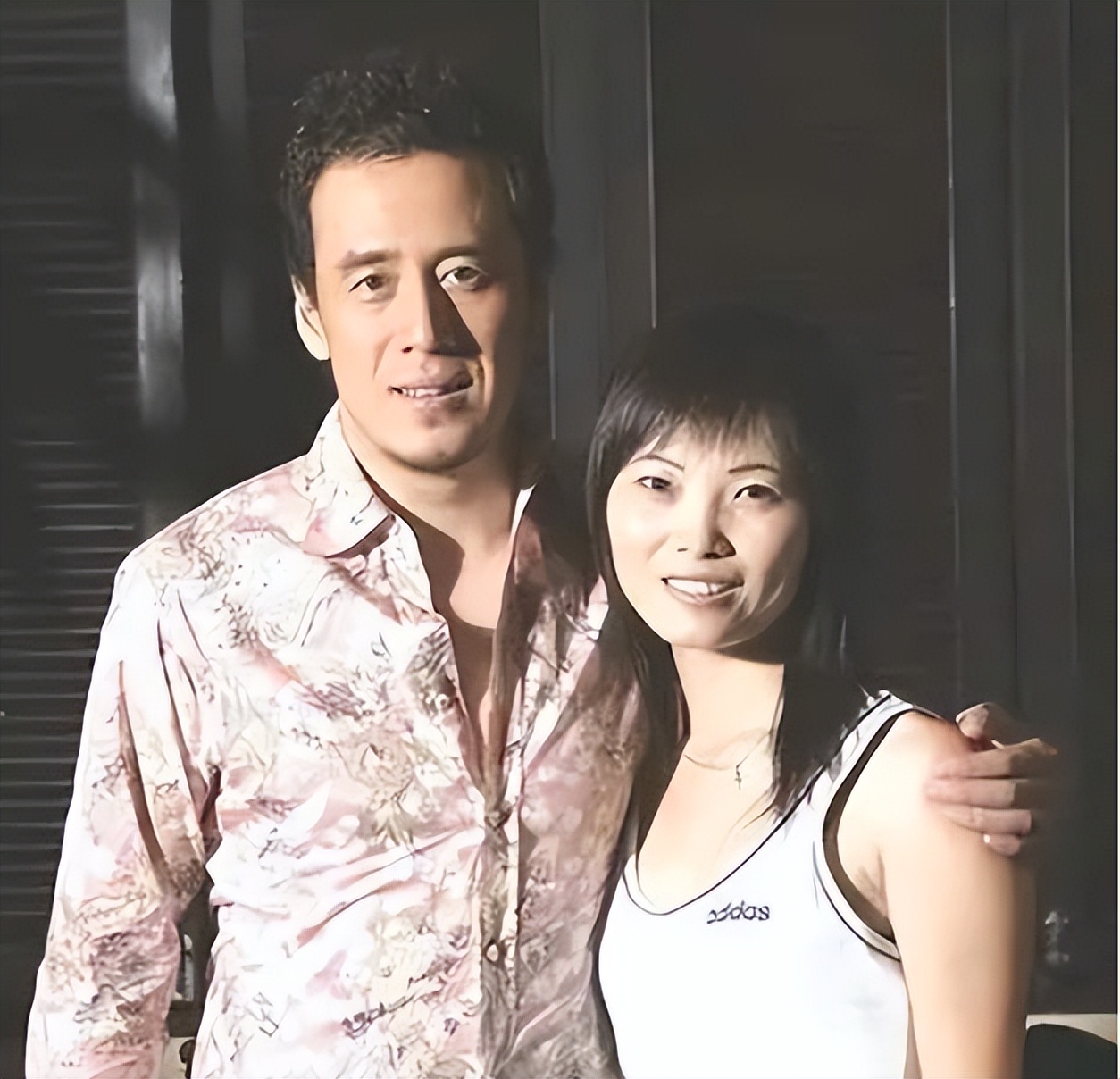 杨坤成为《中国好声音》的导师,几个月后,他被传出与一位名叫"丁丁"的