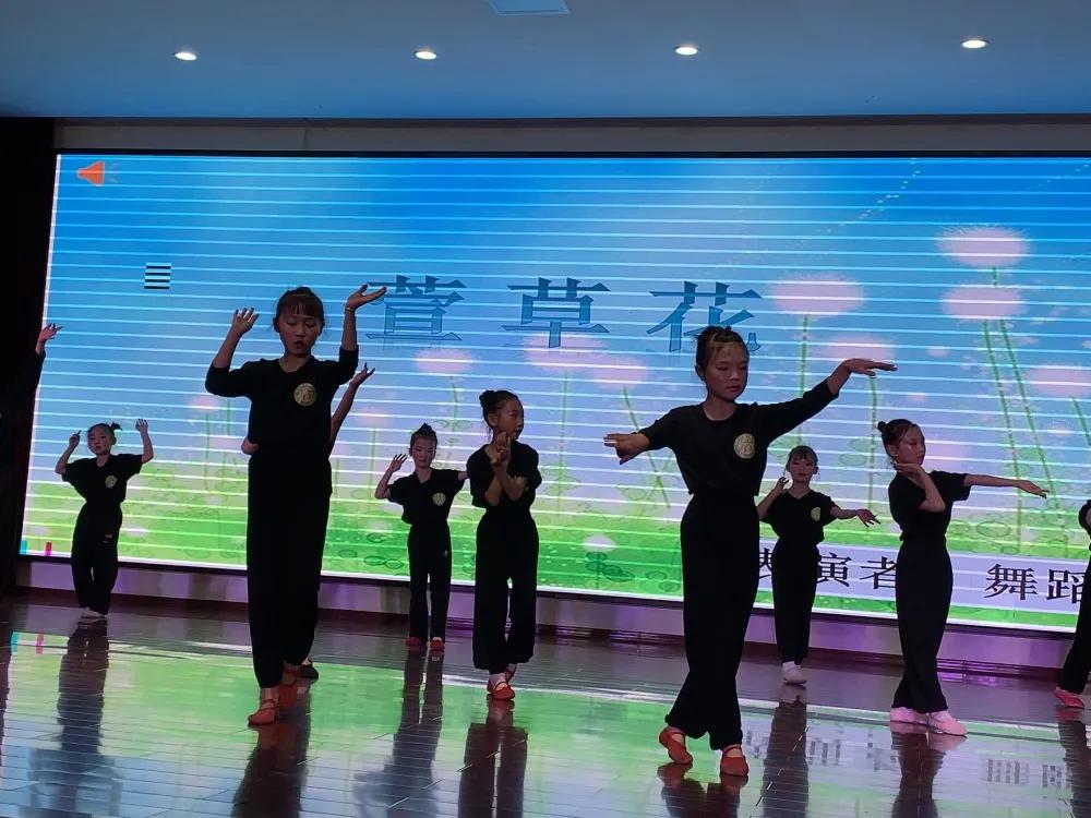 翠竹小学足球(萌虎迎春辞旧岁 新岁美好共起航——翠竹小学2022庆祝元旦文艺汇演)