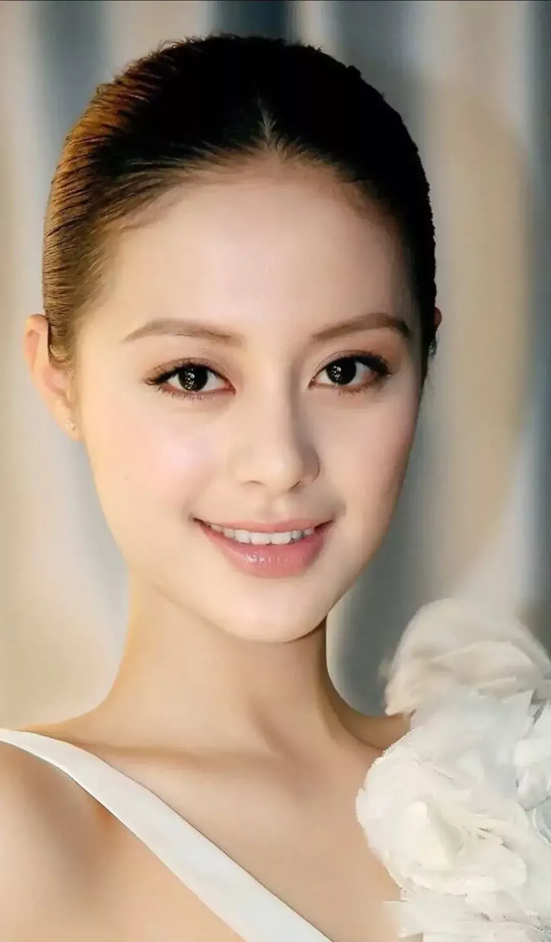 请欣赏20位女明星的唯美高清美图
