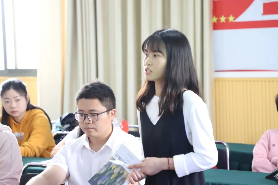煎茶小学绿荫讲堂第二组举办“读经典，扬初心”绿荫讲堂读书会