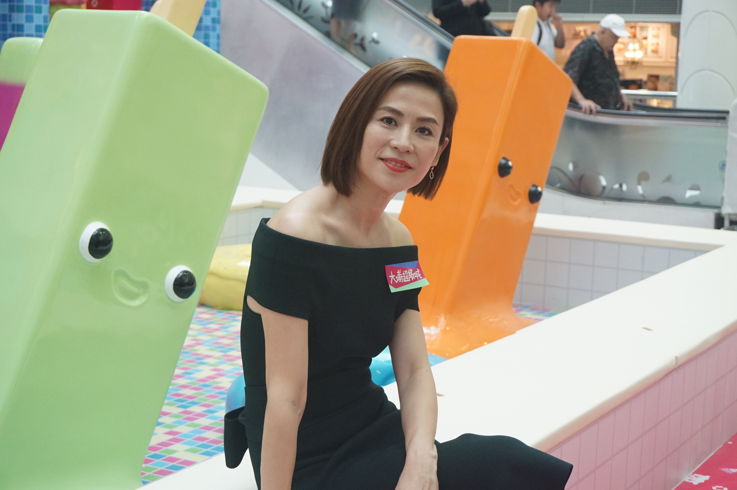 宣萱:52岁手握半亿房产却无儿无女,当年为何被迫与袁咏仪绝交?