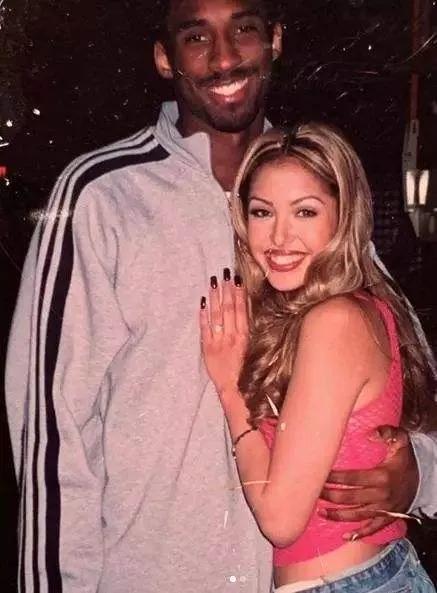 哪些nba球星的老婆是白人(一笑倾城！NBA美貌最出众的10位太太，奥库、海沃德真人生赢家)