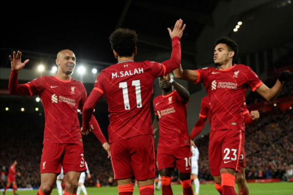 红军6球横扫白玫瑰紧追曼城（真的来了！红军主场6比0挑落败白玫瑰，英超冠军争夺战正式打响）