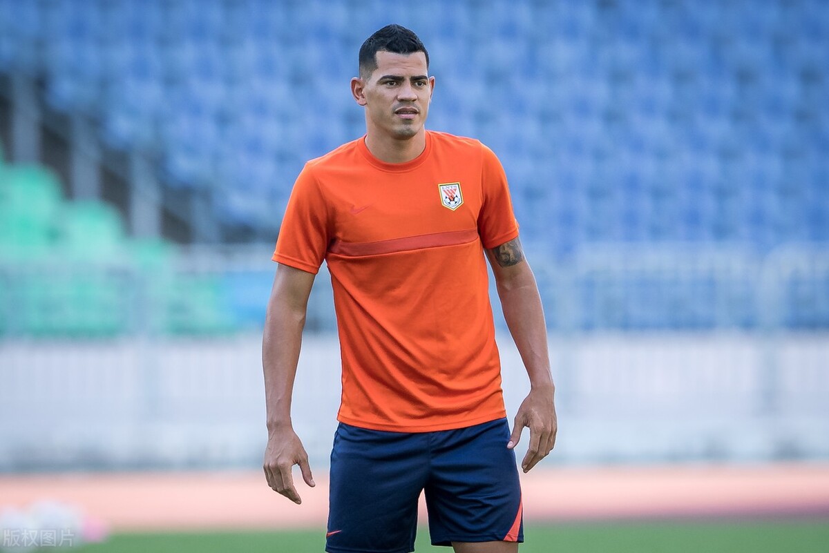 费莱尼归队莫伊塞斯已抵达中国,新赛季又稳了)