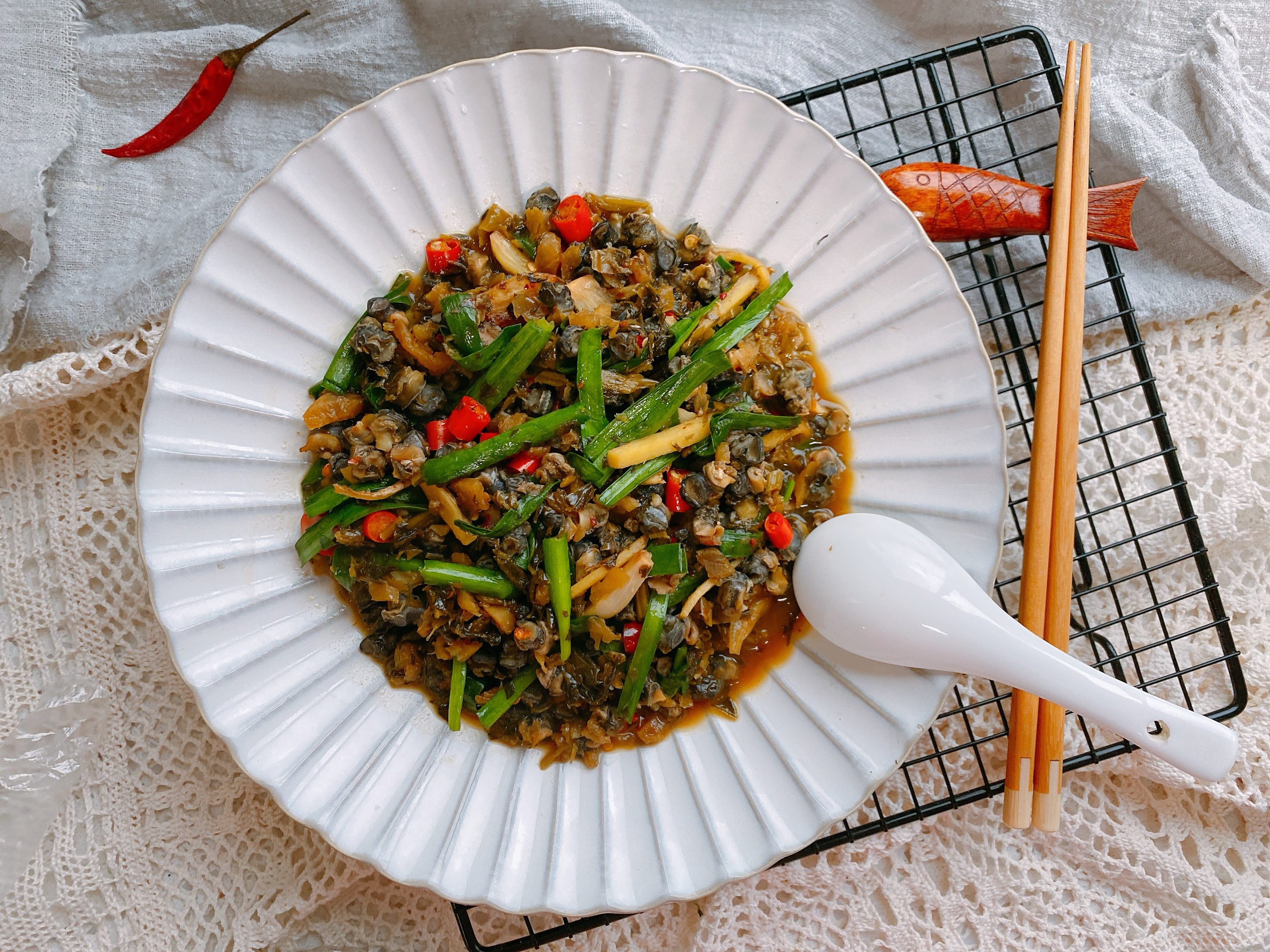 韭菜和螺蛳都是春季江南餐桌上出现频率最高的食物,也是春天应季的