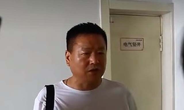 山西男婴出生12小时发现无肛门，术后不得护理：至今仍使用尿不湿