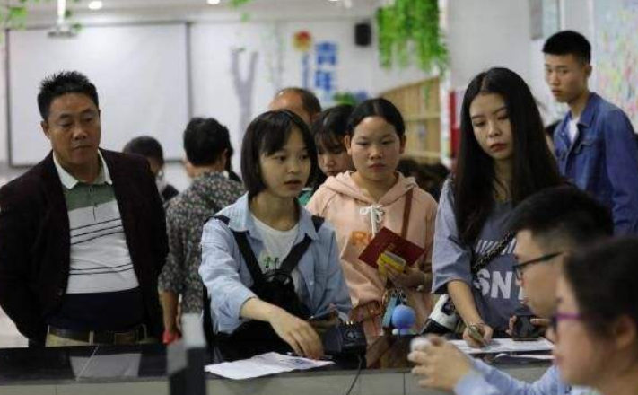 00后简历有多“野”？“谷爱凌朋友”成亮点，这种简历能看一天