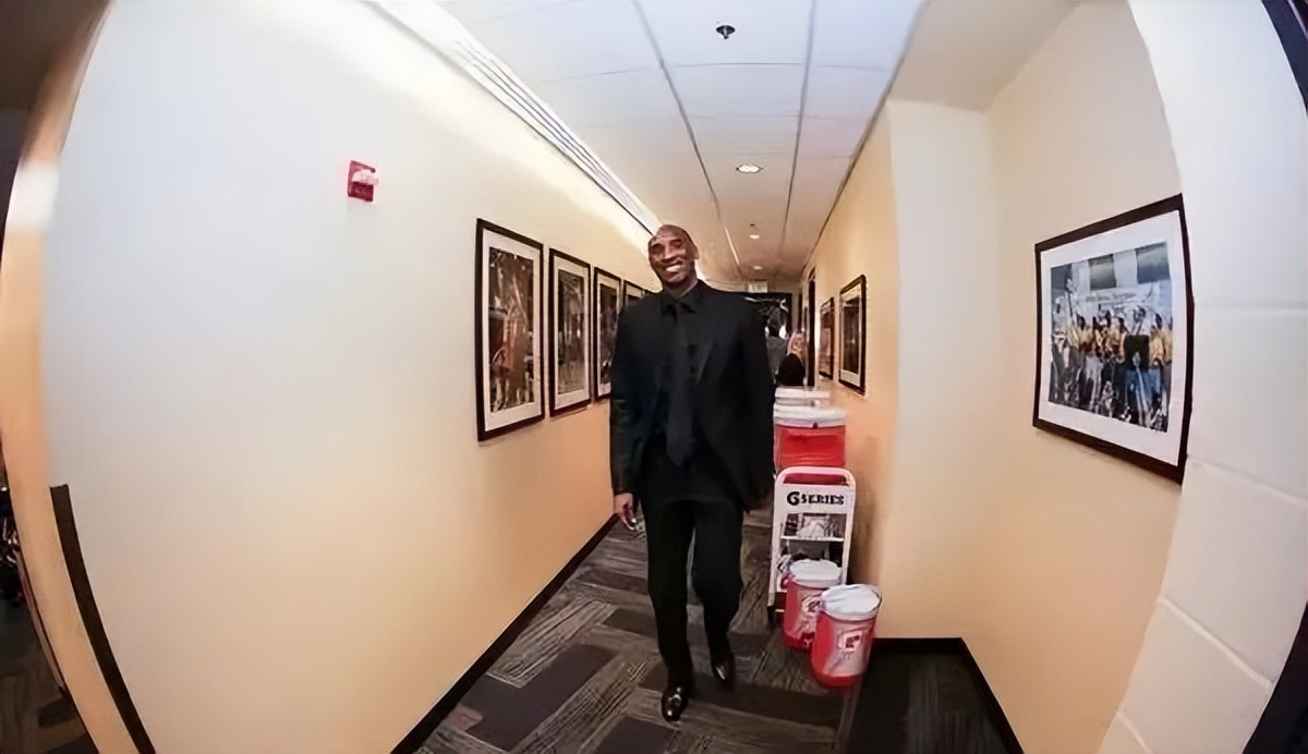 科比退役比赛回放（科比退役六周年，他和那场60分的表演，你还记得吗？）