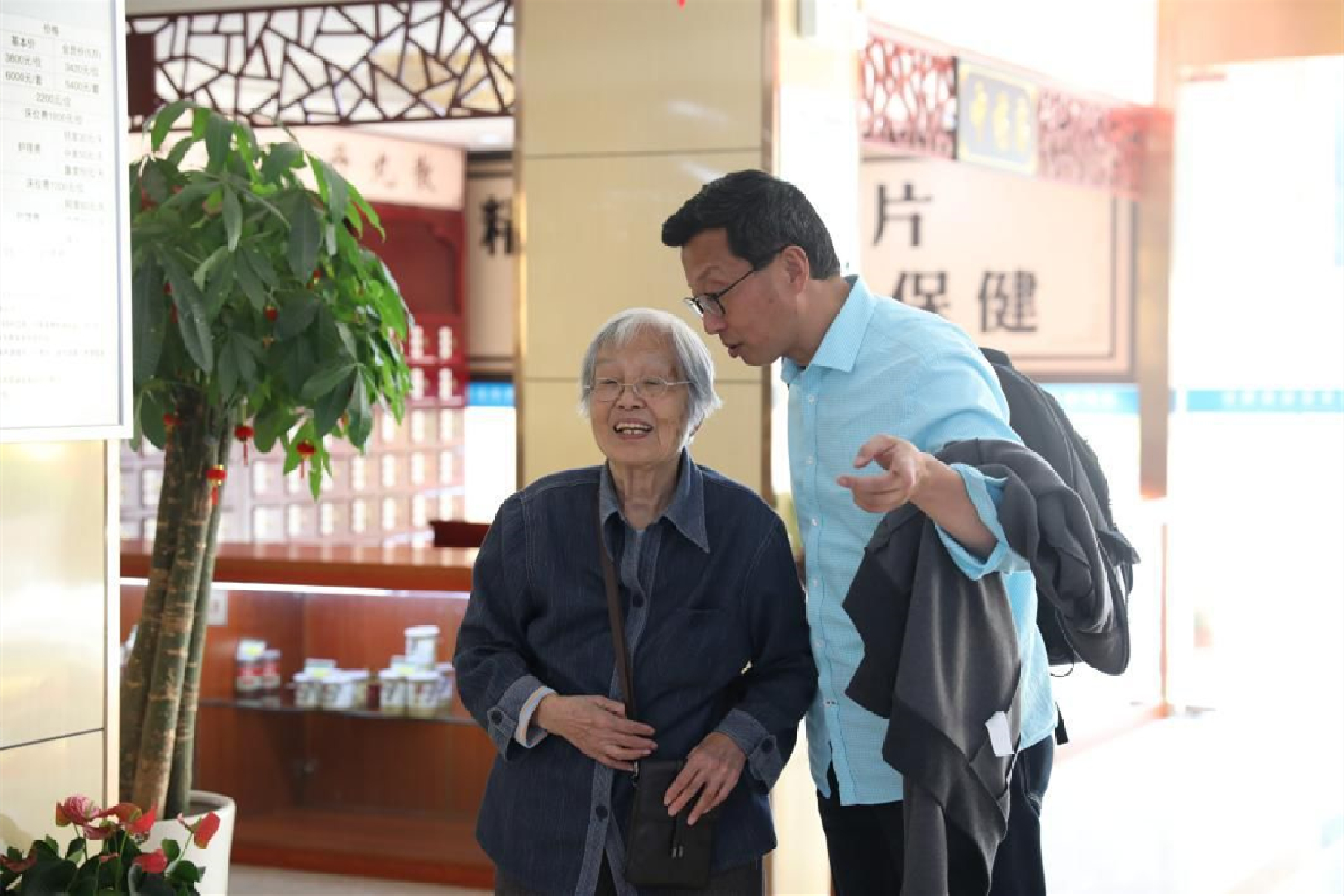 孩子有出息走得远，没出息在家啃老：养育本就是场越走越远的旅行