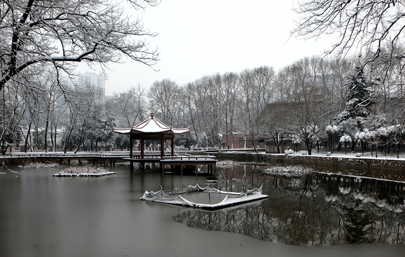 在武汉，哪所大学有幸坐拥最美高校内湖？