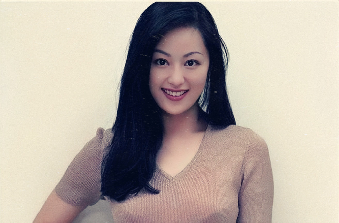 她曾以一部三级片红遍影坛,如今却做直播卖货