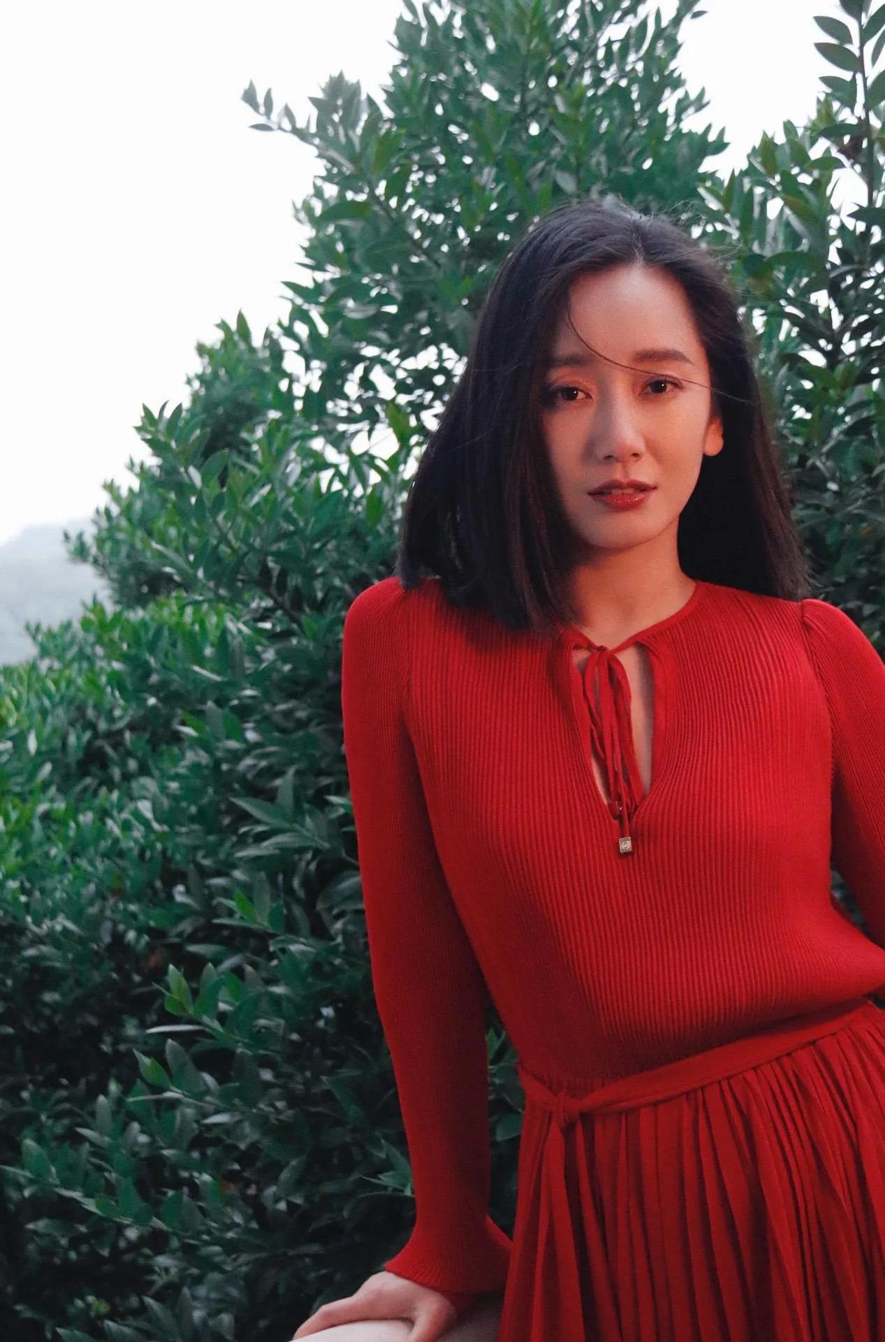 董晴:怎能拒绝一条红色连衣裙?-蘑菇号