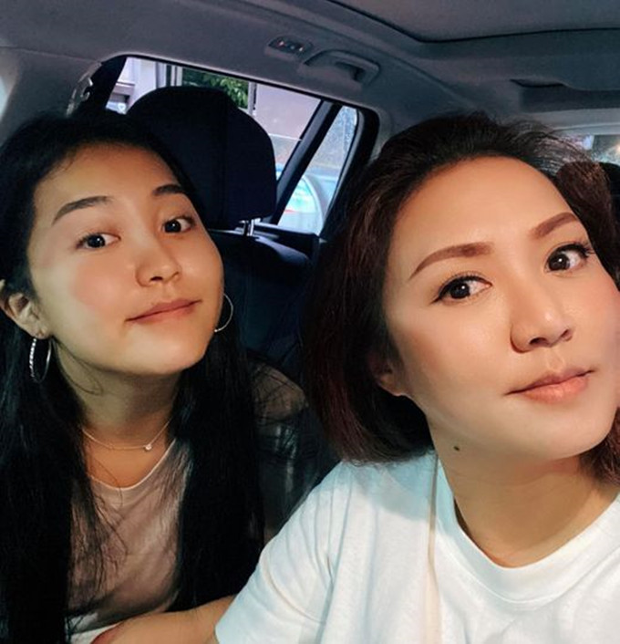 曾智明(黎瑞恩罕晒母子合影!