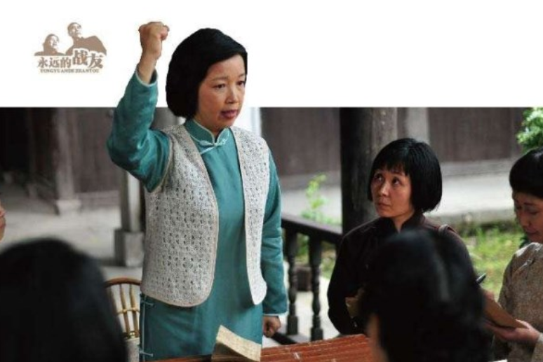 忠贞者邓颖超：青年时期的她有多优秀？她与周总理如何走到一起？