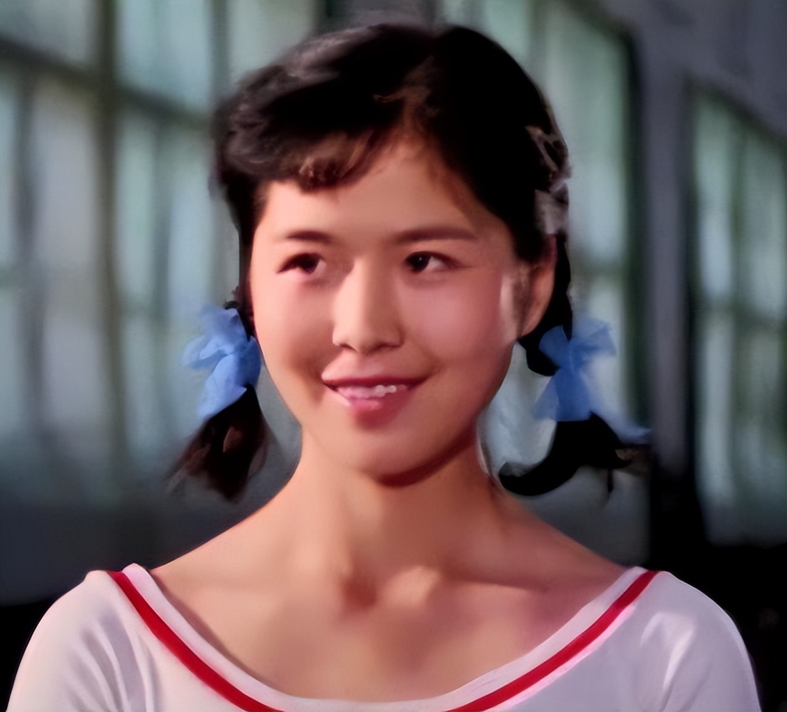 演员田歌:与前夫离婚后,和妹妹田岷约定不婚不育,陪伴母亲到老