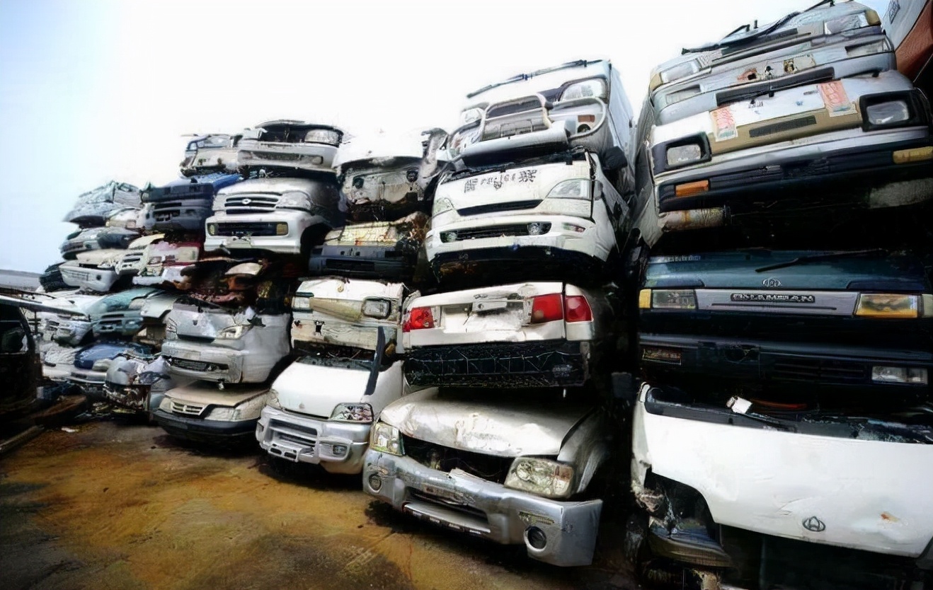 汽車開到15年以后，一年需要審查兩次，那想報廢要怎么報呢？