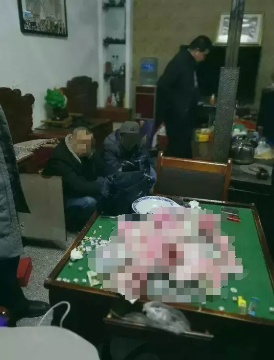 网上赌场的“性感荷官”,在拼命从菲律宾逃回中国