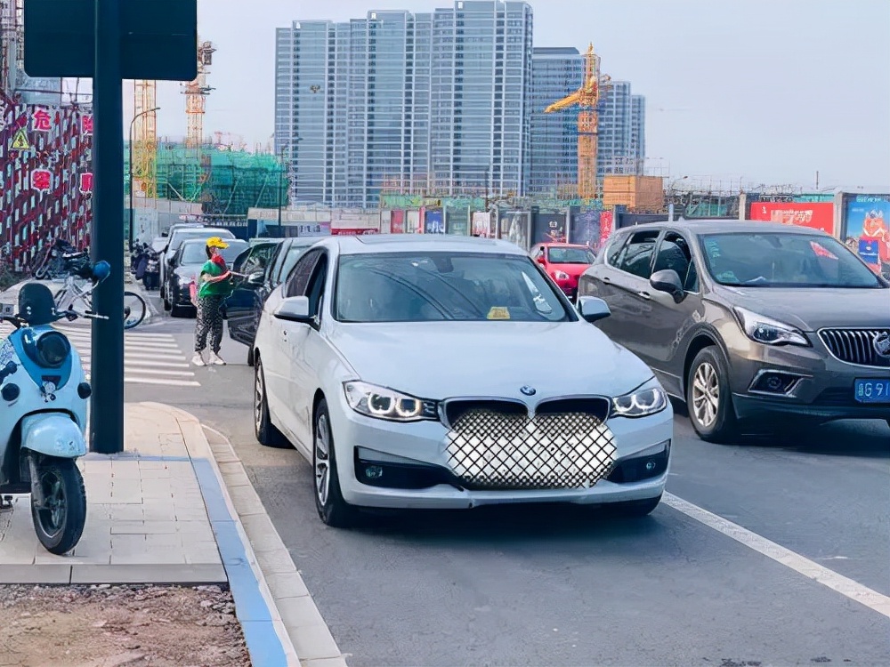 无钥匙启动汽车，没熄火就带走钥匙，别人可以开走吗？需注意什么