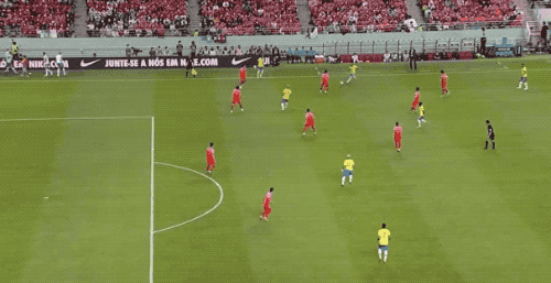 2014巴西世界杯韩国(韩国1-5巴西！02世界杯险重演：裁判两次无视犯规 VAR均改判点球)