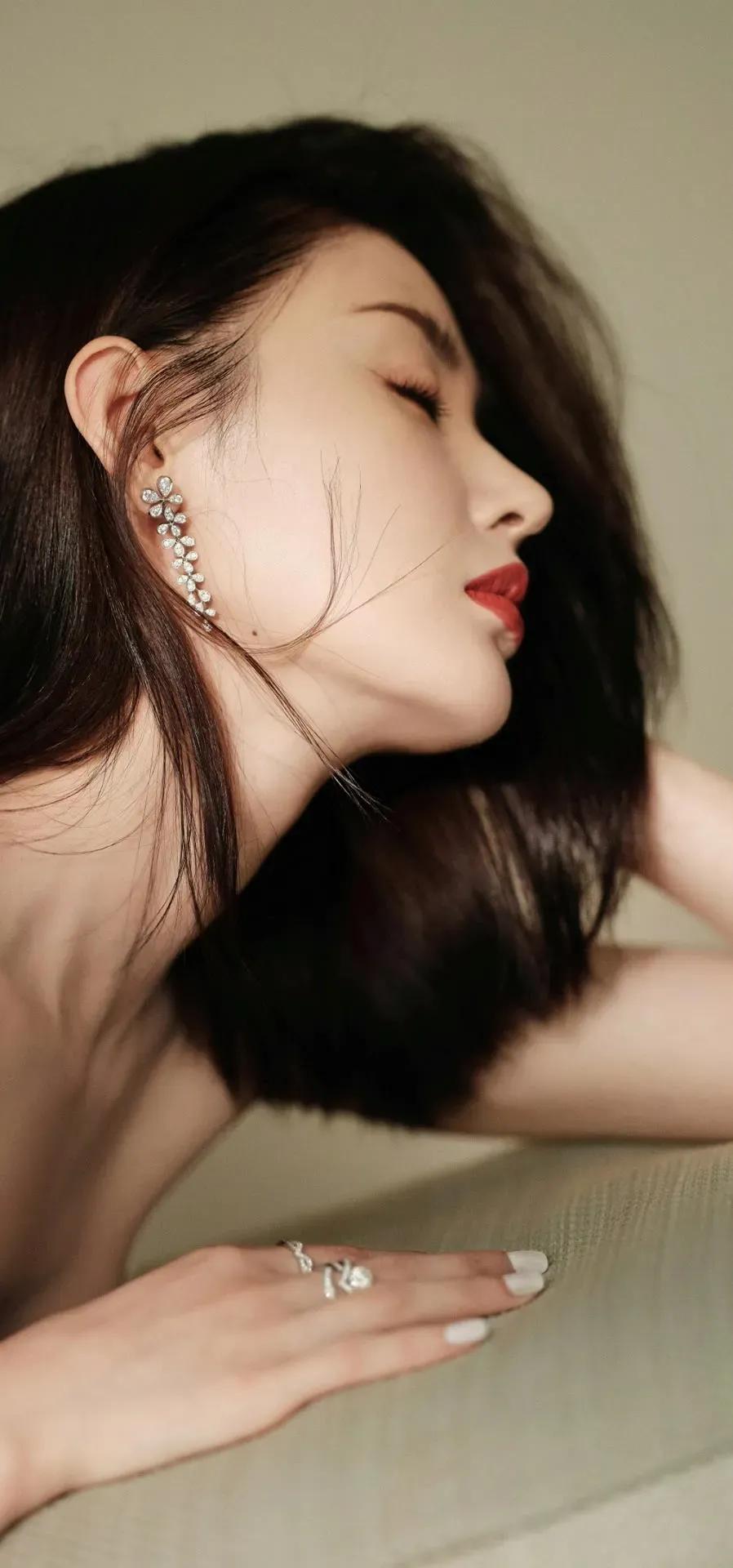 张天爱、杨幂杂志大片，清纯唯美，炫彩多姿