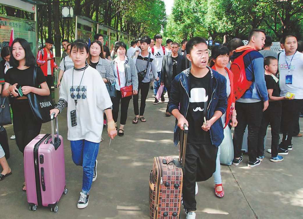 大学一本二本三本学费（家里穷）