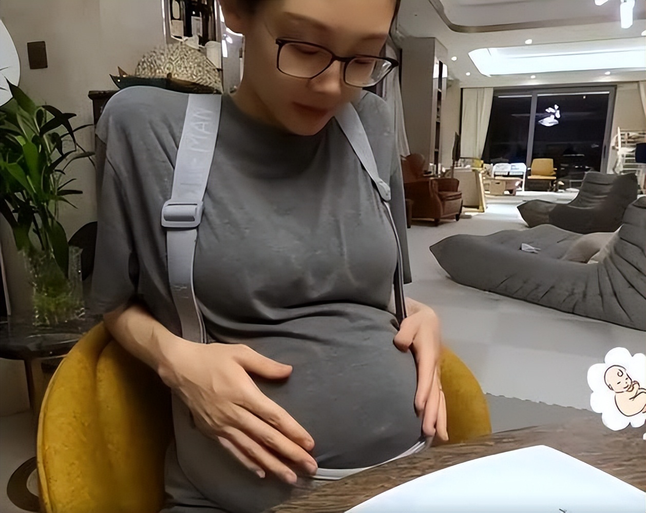 苗苗:3年为郑恺生2个孩子,至今没有财政大权,还向老公拿生活费