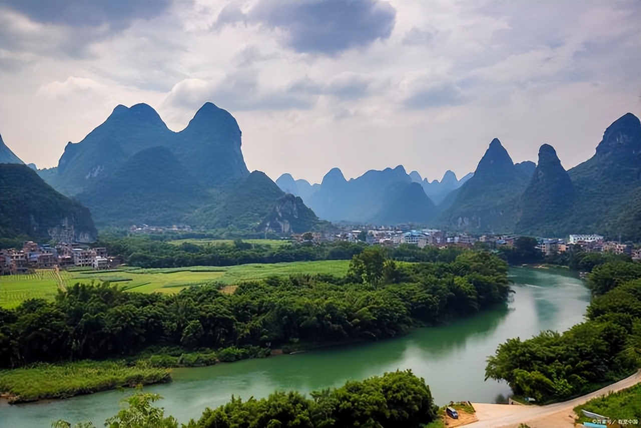 四十年的风雨只寄托于这5首七律，如何做到冷眼红尘？人生不易