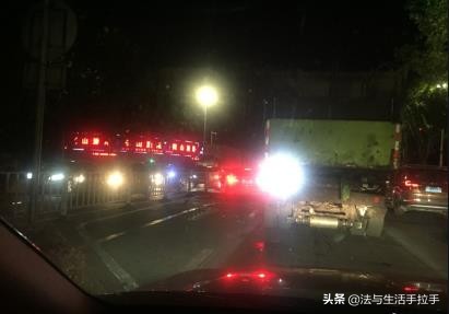 大货车加装后射灯被处罚，司机直言很委屈，如何合规使用后射灯？