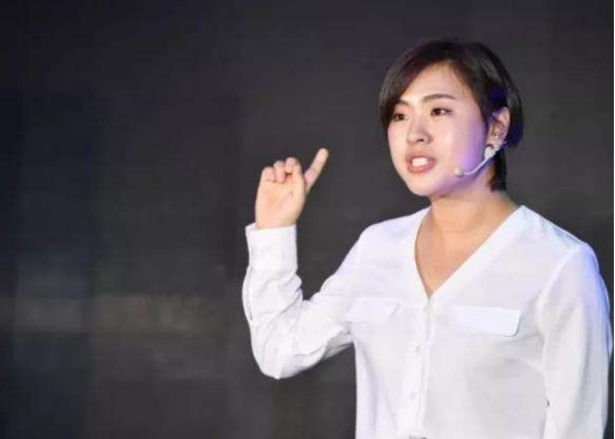 “寒门贵子”刘媛媛：今靠直播5个月“挣”一亿，爱情事业双丰收